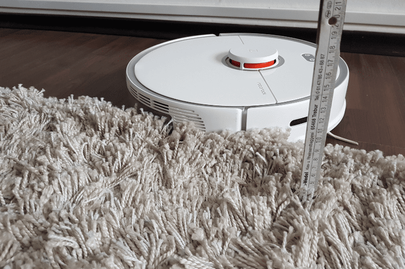 Measuring the height of a carpet with a ruler.